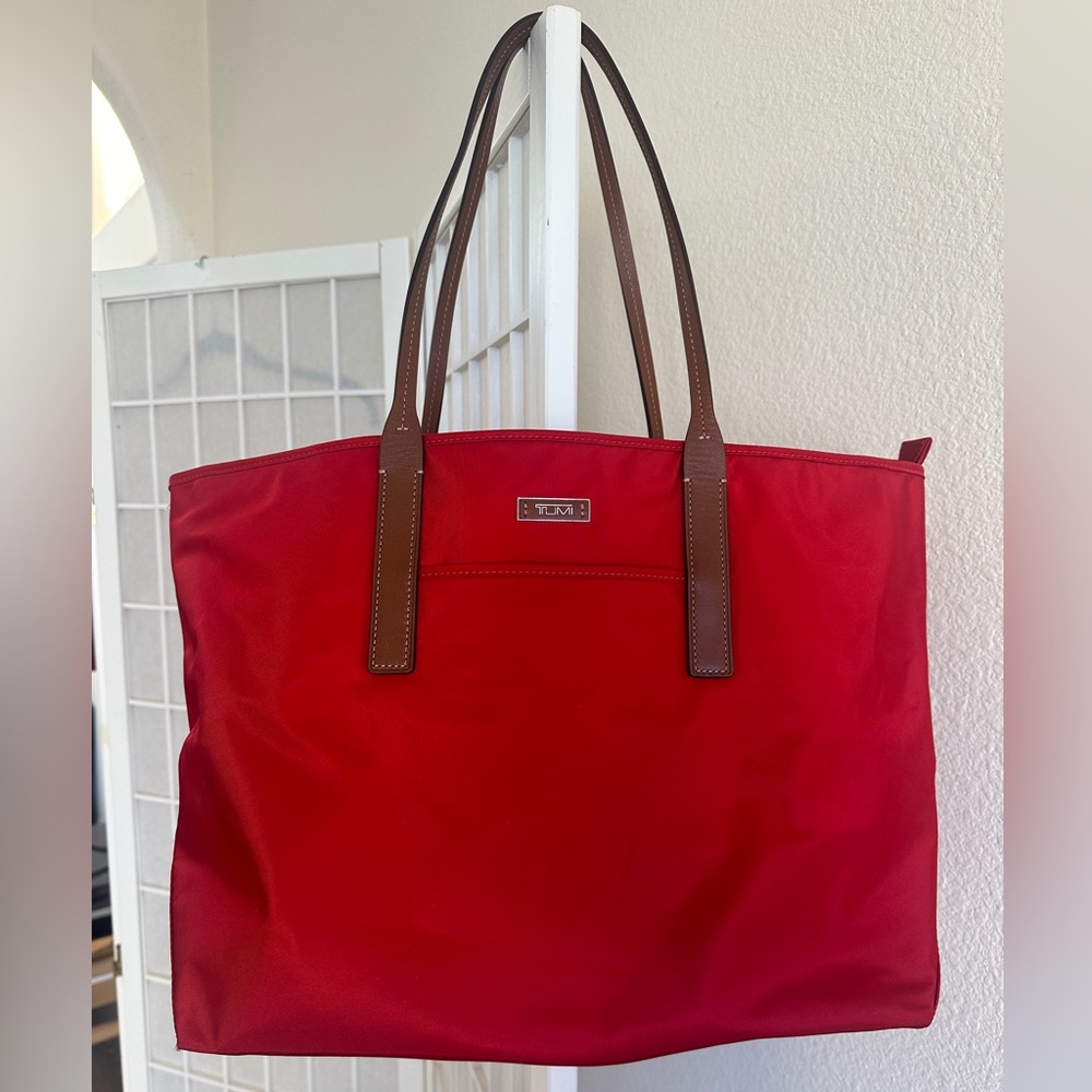 Tumi Quintessential Voyageur Q-Tote